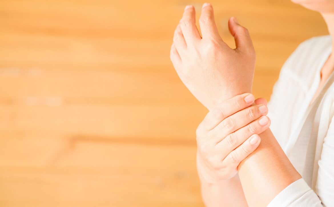 woman holding her wrist symptomatic Office Syndrome